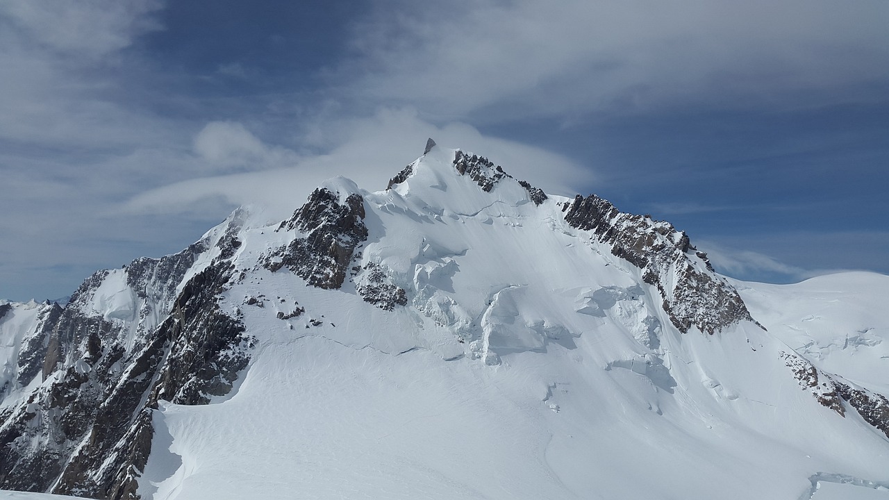 云海缭绕的诗篇，探秘玉龙雪山，冰川之恋在海拔6500米之上